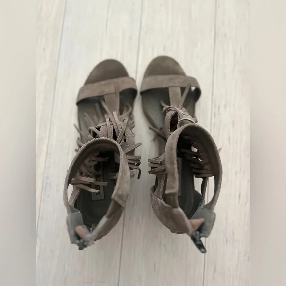 Steve Madden fringe sandals. 8.5. Taupe. Used. - Picture 5 of 5